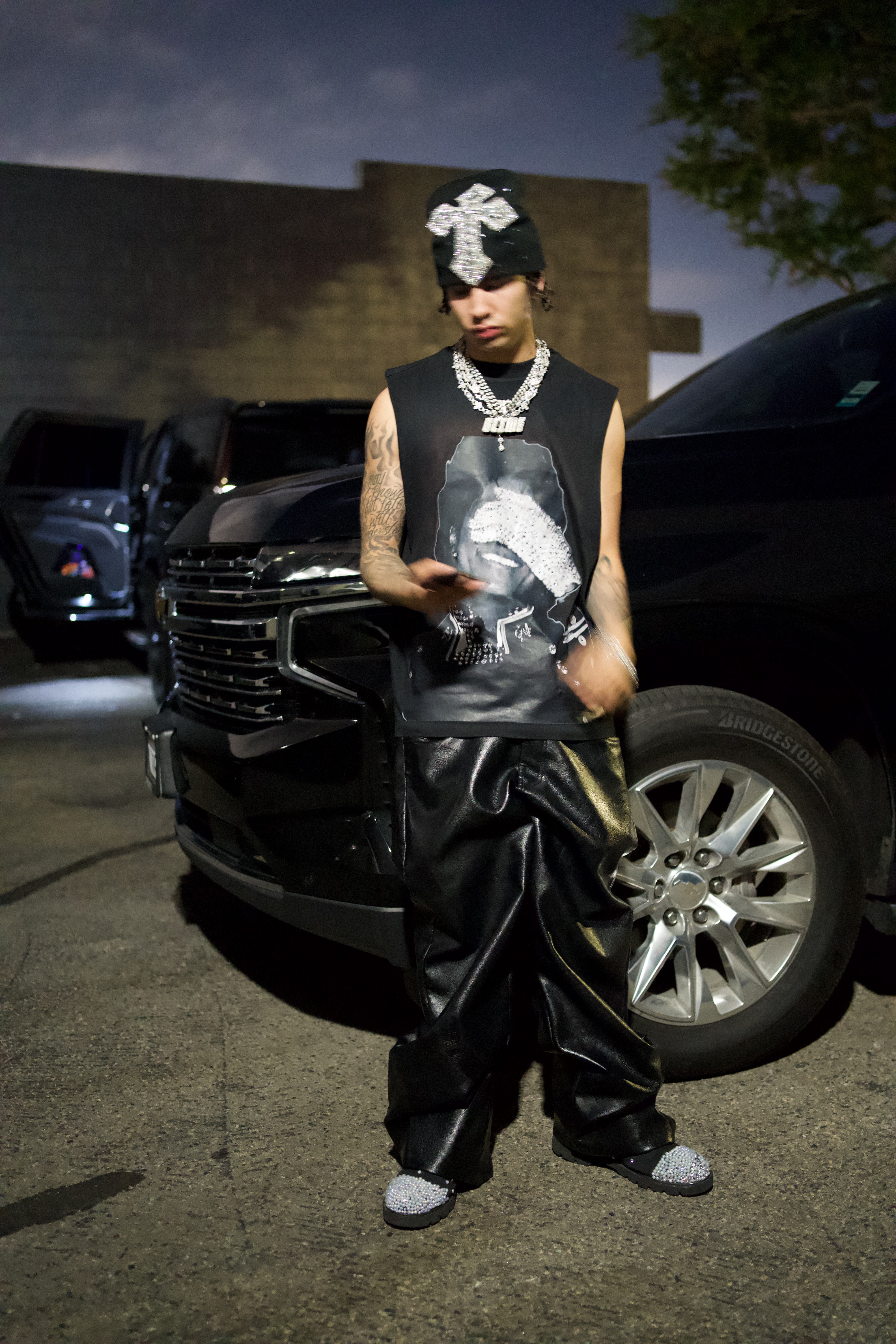 MICHAEL JACKSON SLEEVELESS GLOVE TEE - BLACK