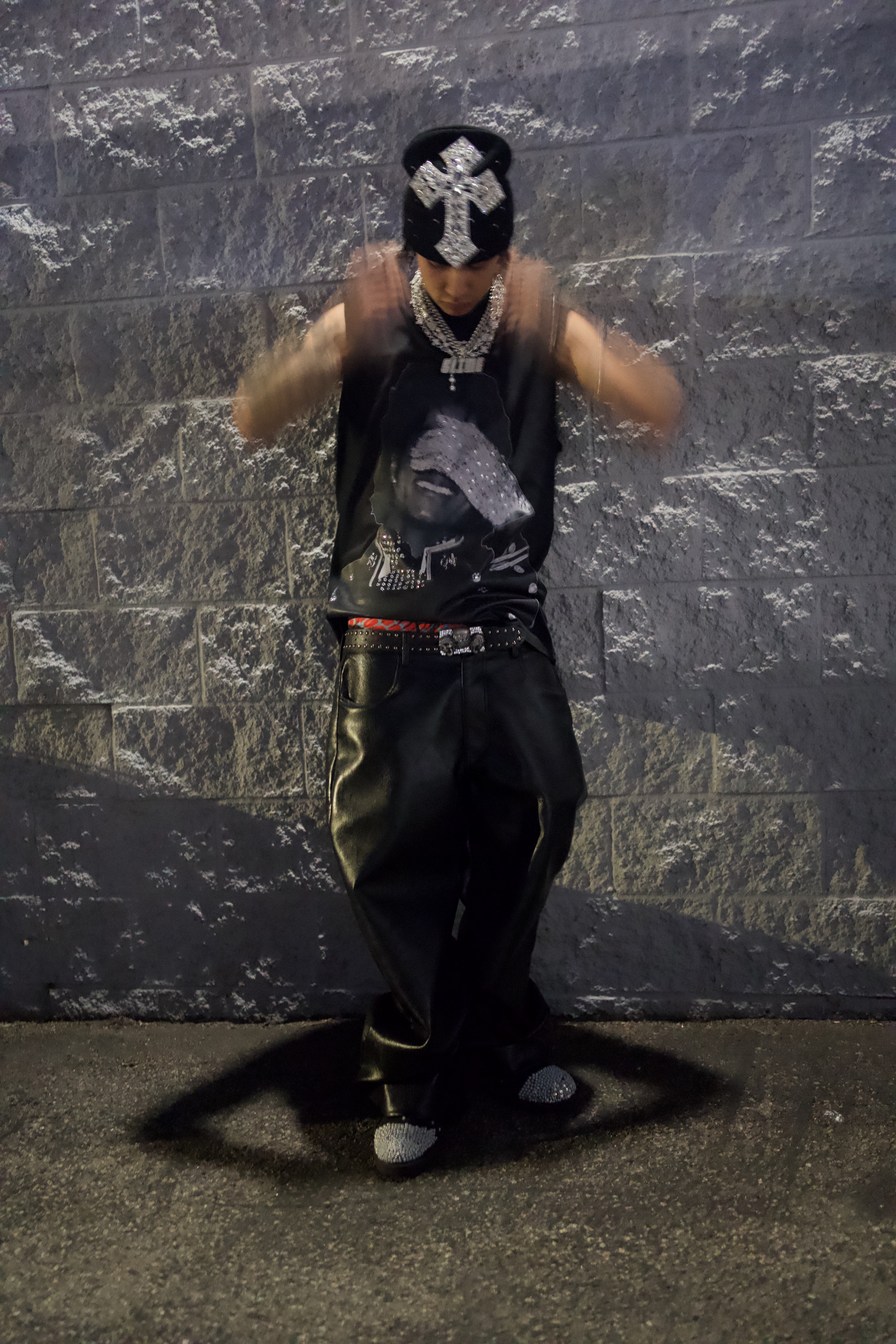 MICHAEL JACKSON SLEEVELESS GLOVE TEE - BLACK