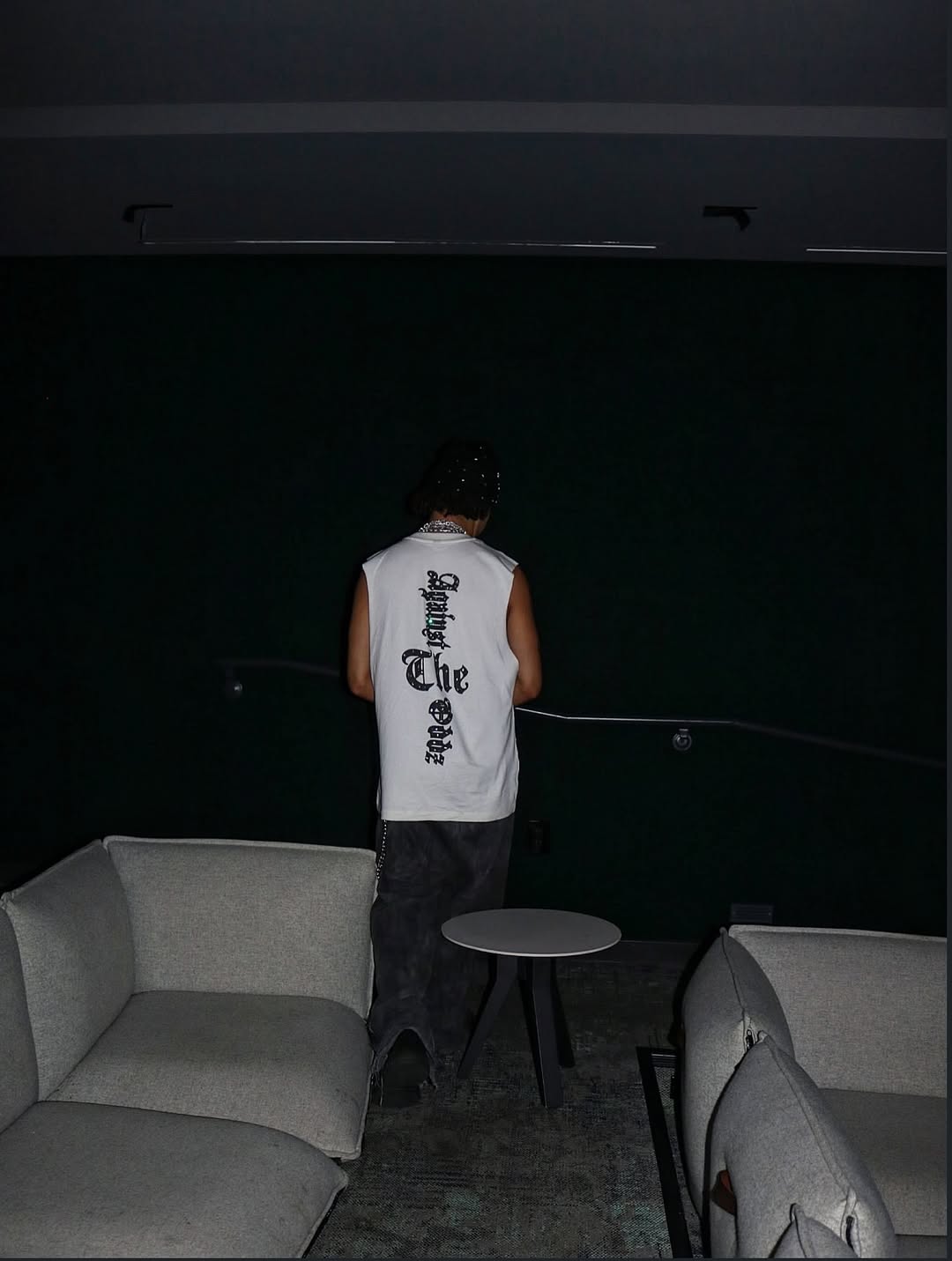 MJ SLEEVELESS GLOVE TEE